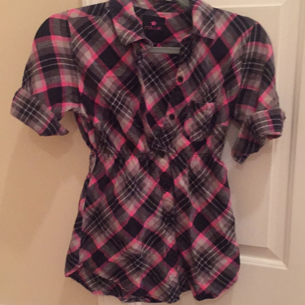 Nollie button up plaid top!
